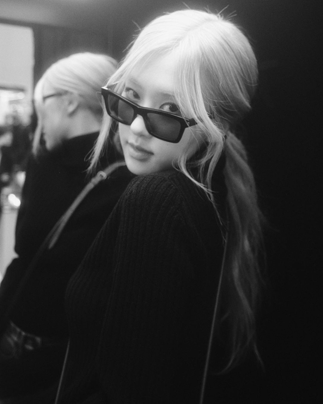 朴彩rose同款新款韩版黑色高领螺纹弹力时尚毛针织衫