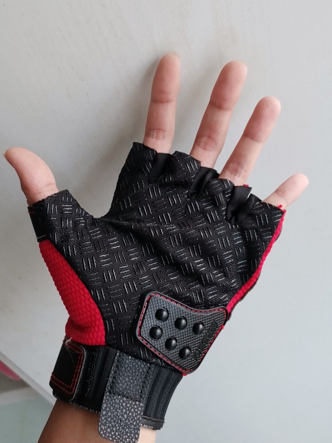 户外防摔铁拳骑行机车特种打架防身军版手套手套