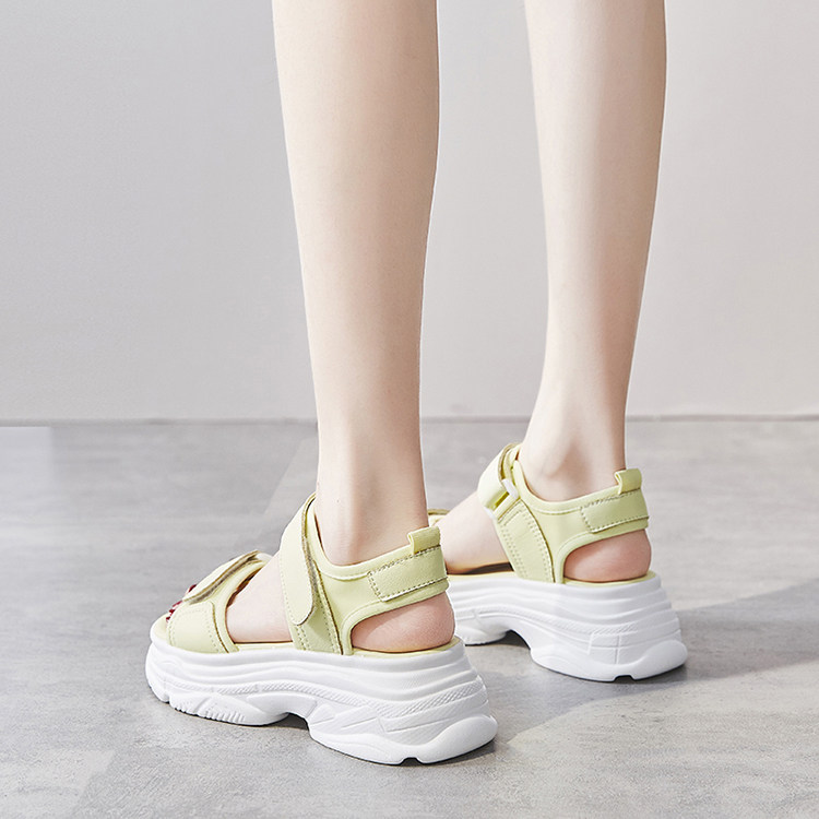 凉鞋小码313233百搭厚底松糕2020新款运动女鞋时装凉鞋