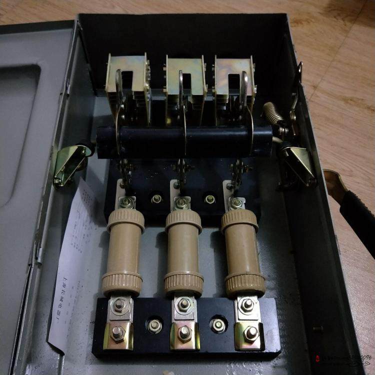 开关铁壳hh3-400封闭式三相三线负荷hh3-400a熔断管式其它
