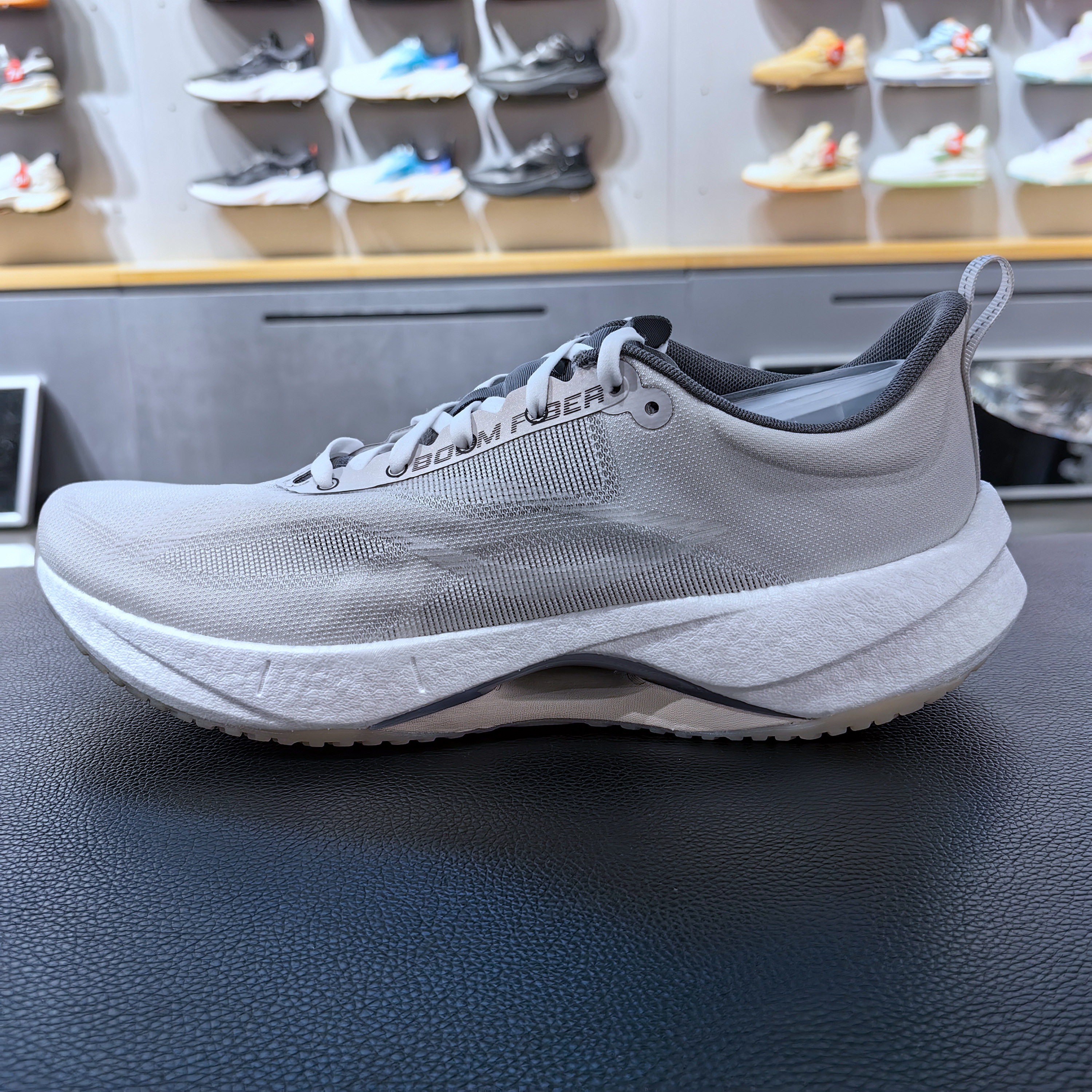 李宁2024年男子新款超轻21反光42丝高回弹轻质缓震跑鞋arbu001