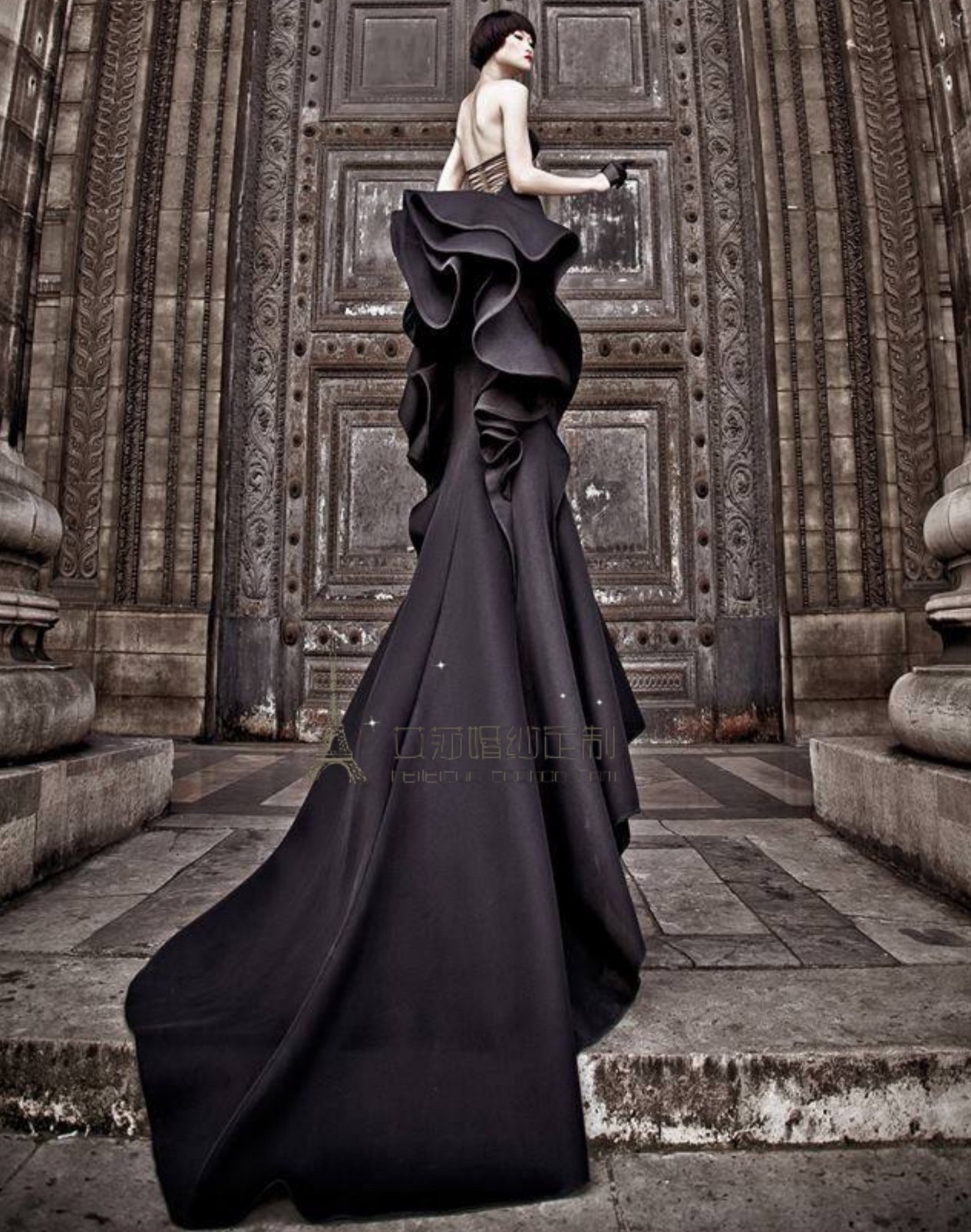哥特性感暗黑黑玫瑰鱼尾礼服新娘抹胸露背小拖尾婚纱