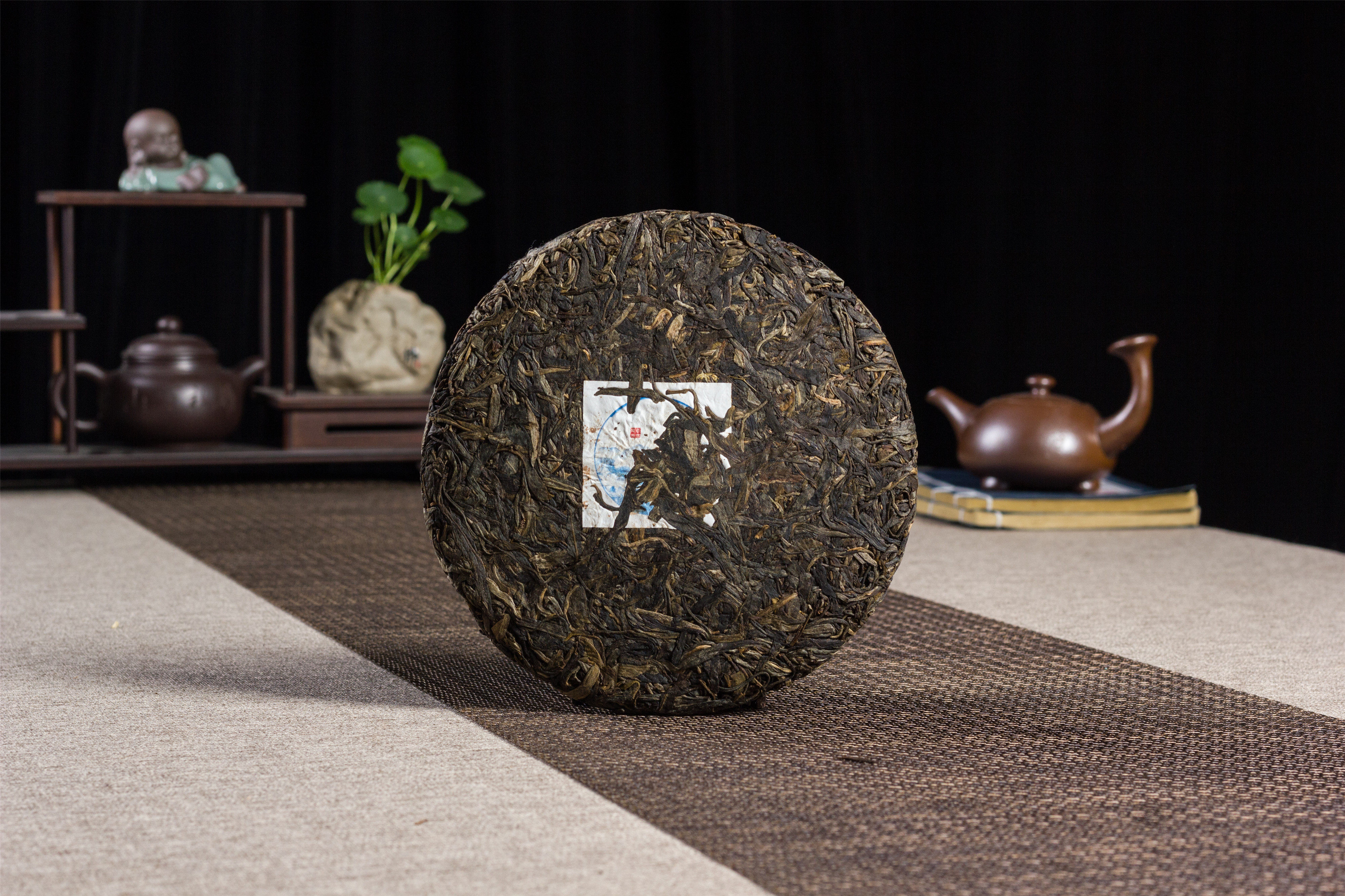 易武正山普云南普洱茶茶饼古树茶晒满佳香茶茶叶普洱