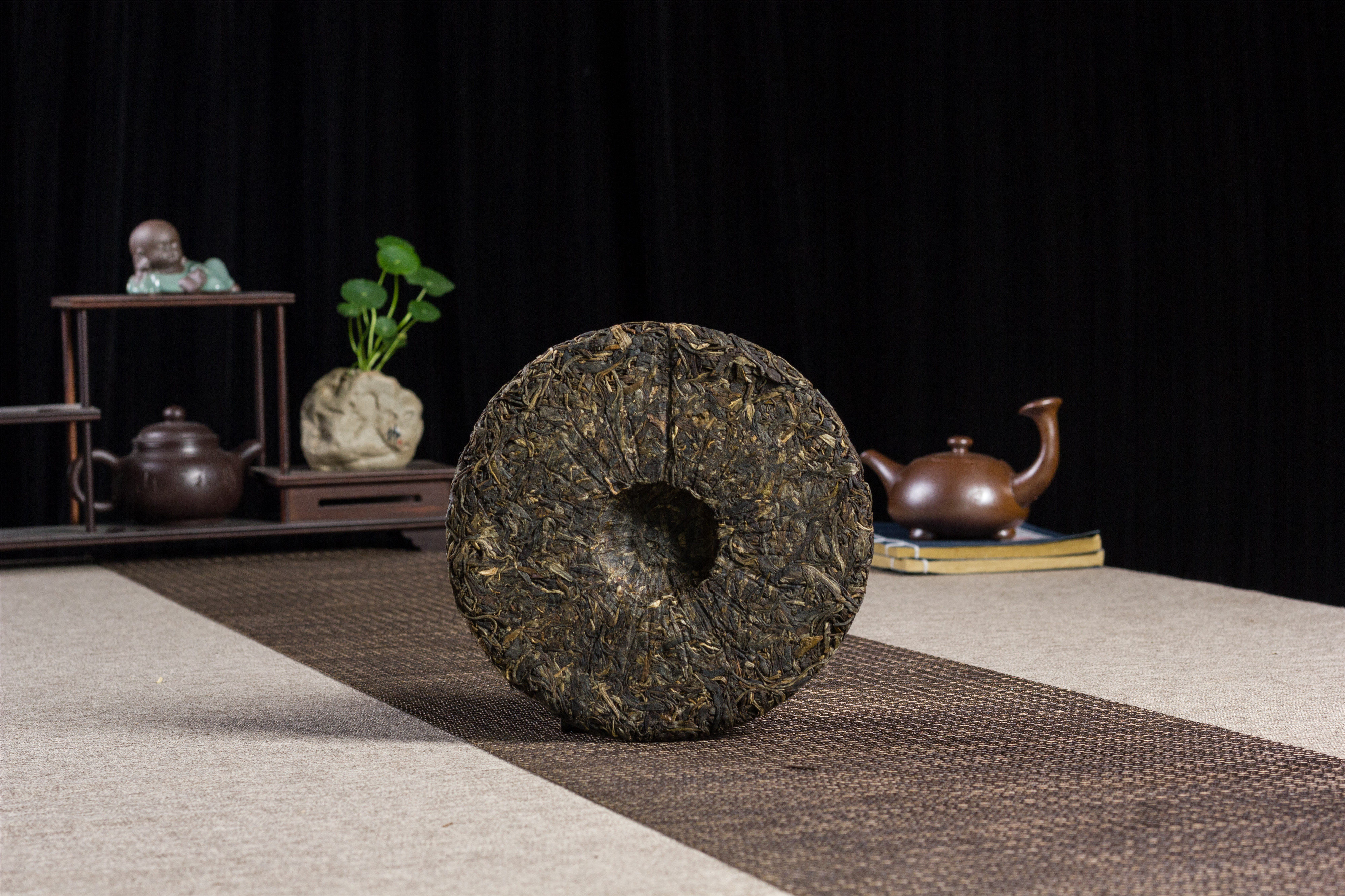 易武正山普云南普洱茶茶饼古树茶晒满佳香茶茶叶普洱