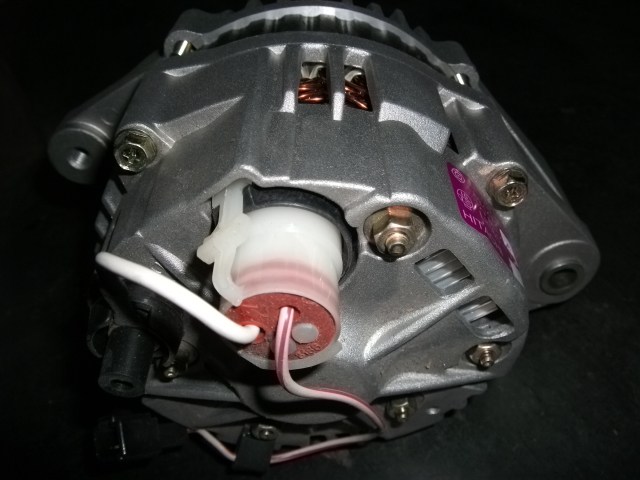 五十铃庆铃皮卡吉普竞技者4ze1发电机装车产品日立发电机