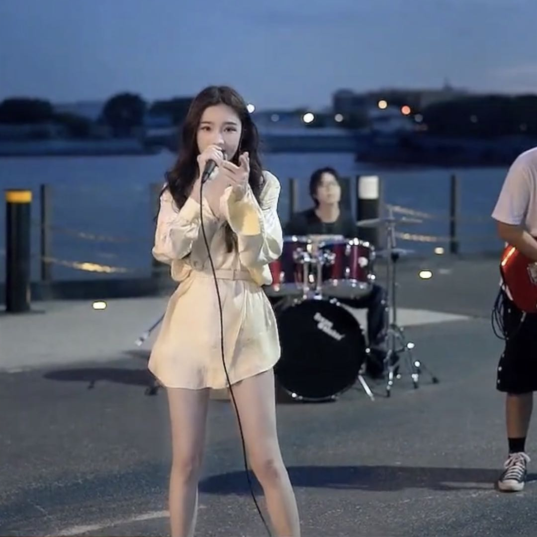 夏新女潮抖音网红戴羽彤天外来物同款街拍休闲百搭黄色衬衫连衣裙