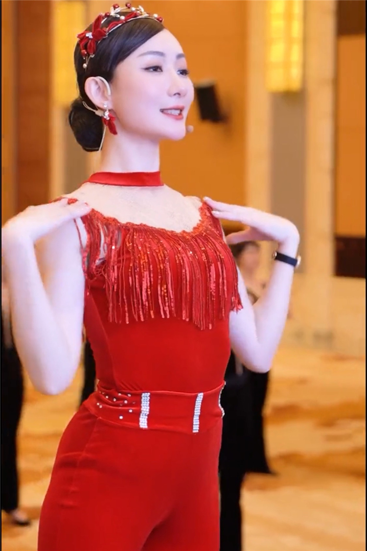 抖音刘芳形体礼仪同款红色流苏连裆喇叭裤春夏民族服装