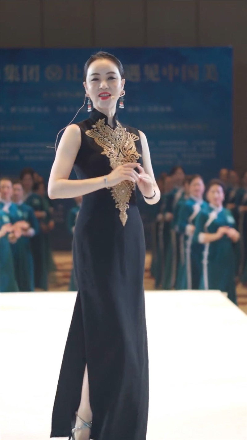 抖音毛宇琳老师同款春夏早秋新大气质黑色无袖金色刺绣中国风旗袍