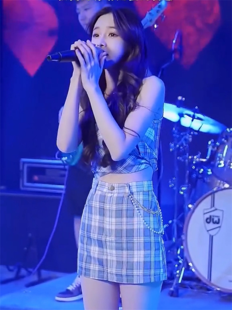 抖音戴羽彤歌曲胆小鬼同款气质格子背心字短裙带时尚套装