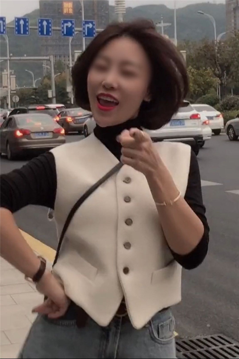 抖音吴茜妮爷同款春秋新女黑白蓝色高领时尚套装