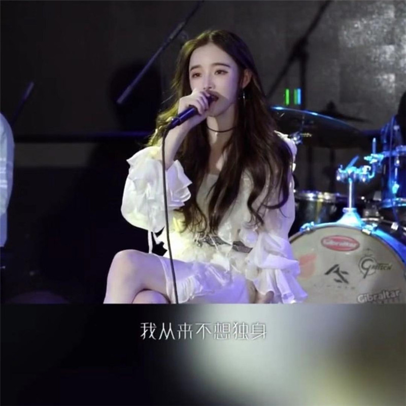 新女潮欧洲站抖音戴羽彤晚婚同款百搭网红店街白色连衣裙