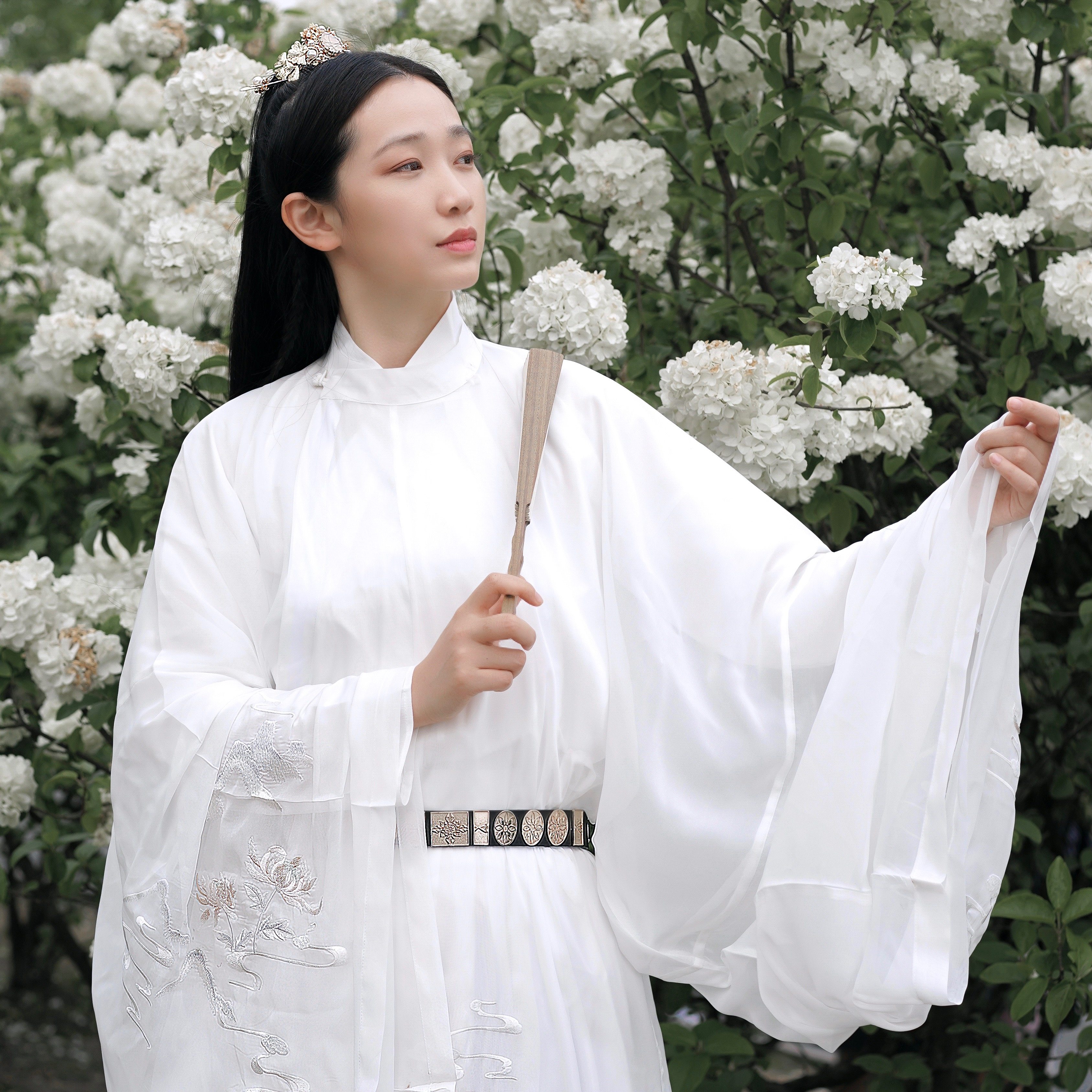 山有扶苏 小重山传统汉服男女宋制日常春夏白色刺绣圆领衫非古装