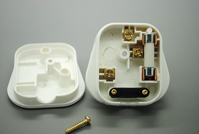 优质香港接线用英三方插头内置防爆漏电保险转换插头