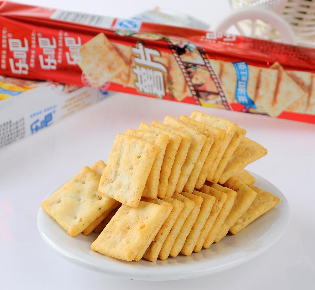 乐吧脆饼膨化组合零食便携办公室饼干油炸薯片膨化食品
