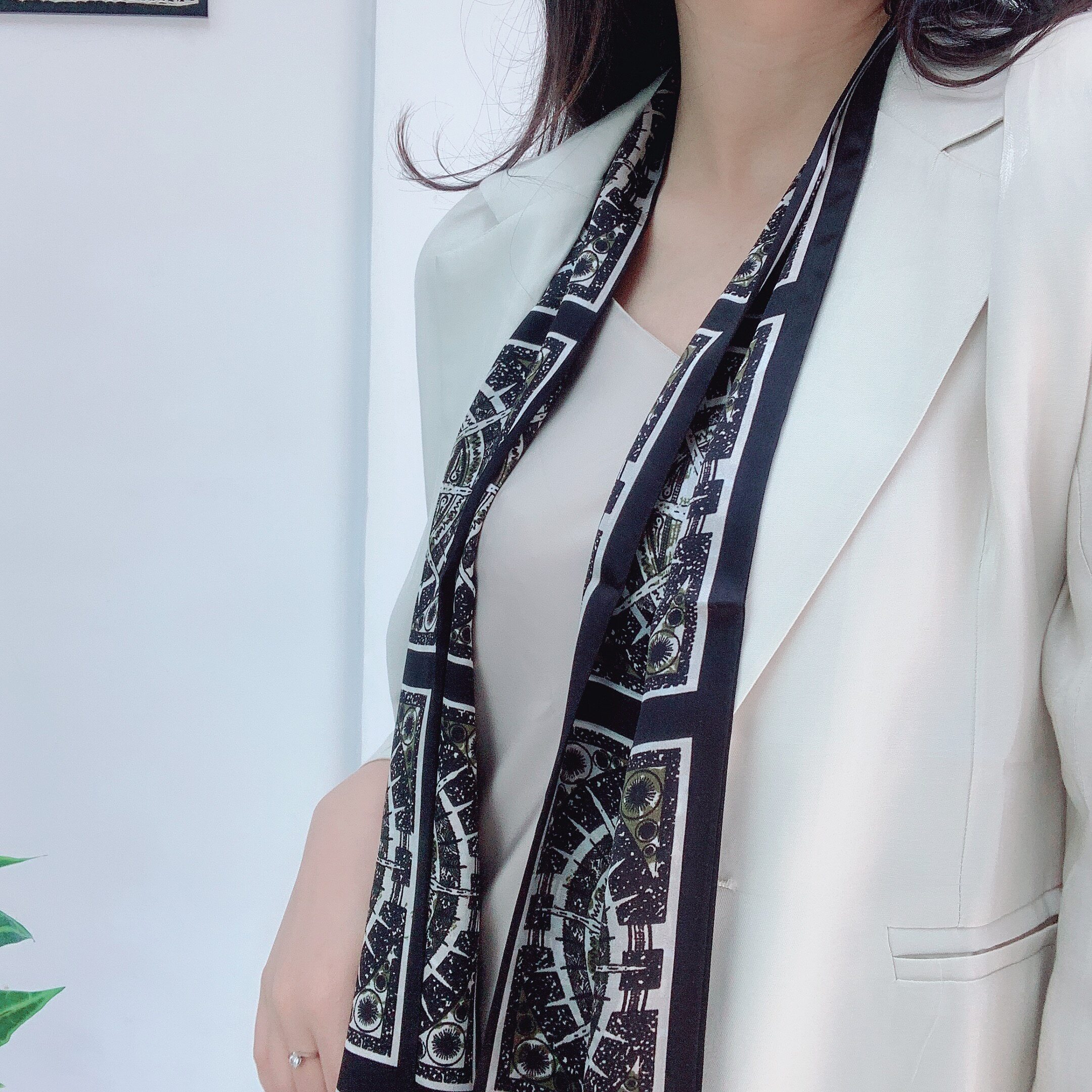 指南针丝巾真丝长条素绉缎细领巾桑蚕蚕丝长款围巾