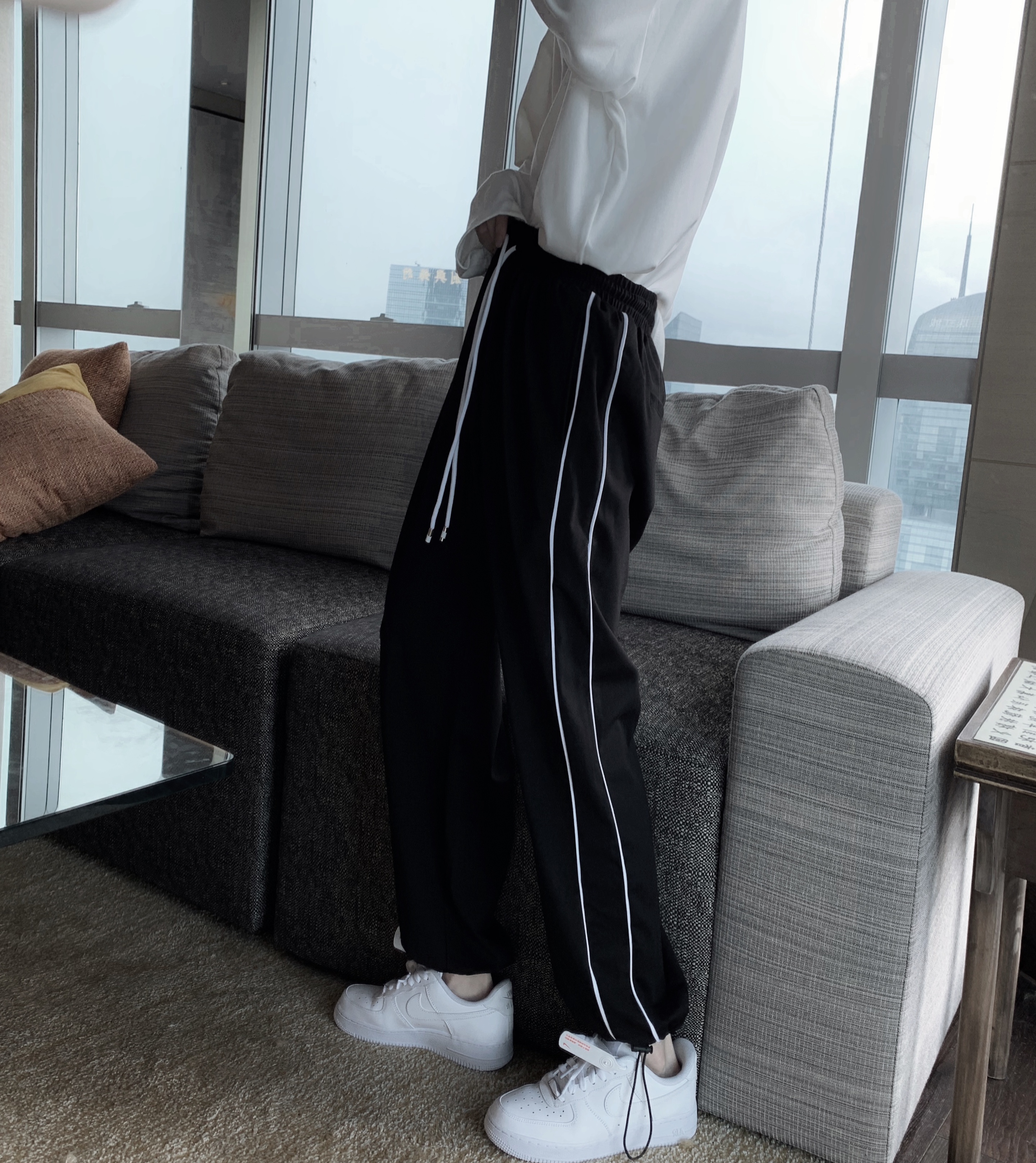 短句先生 白线条黑色休闲裤韩版宽松直筒运动长裤男生束脚潮流