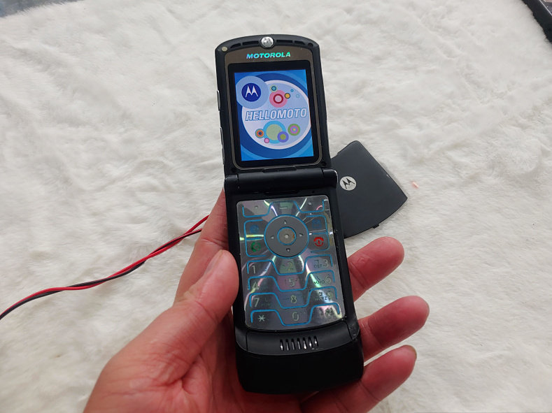 moto v3摩托罗拉v3 可开机 经典个性怀旧 收藏老款纪念 翻盖手机