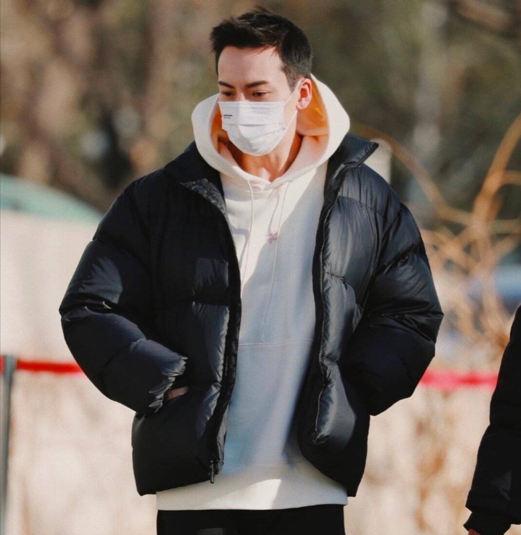 陈伟霆王一博明星同款羽绒服男加厚外套时尚简约宽松羽绒服