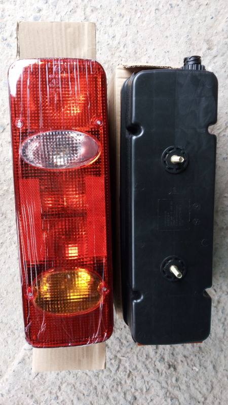 重汽斯太尔后尾灯总成解放奥威豪沃陕汽欧曼防追尾灯