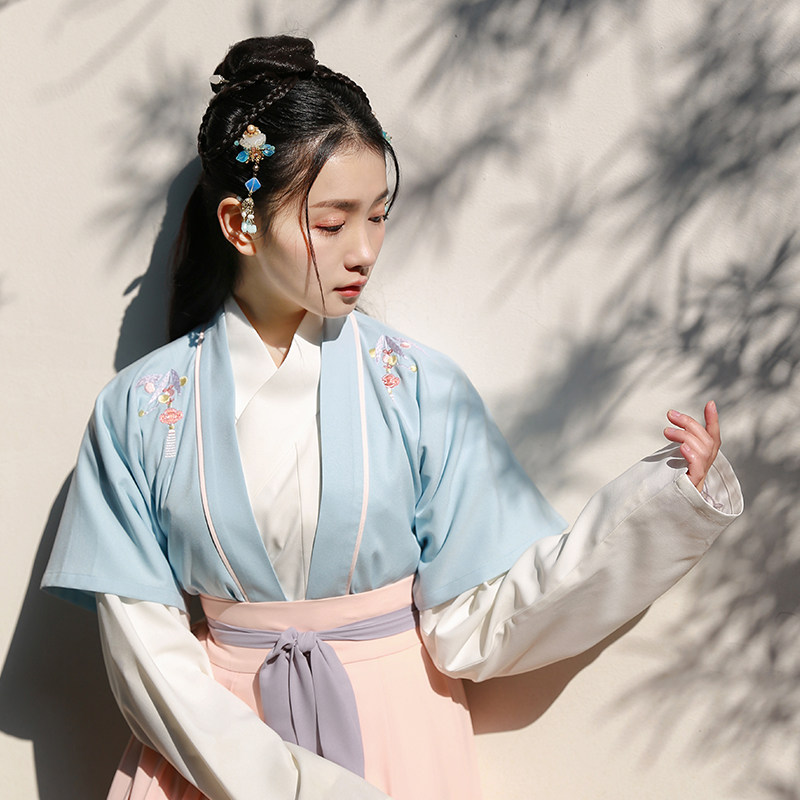 优惠券后108元,重回汉唐汉服女 狸梦 春秋刺绣交领齐腰襦裙套装传统日