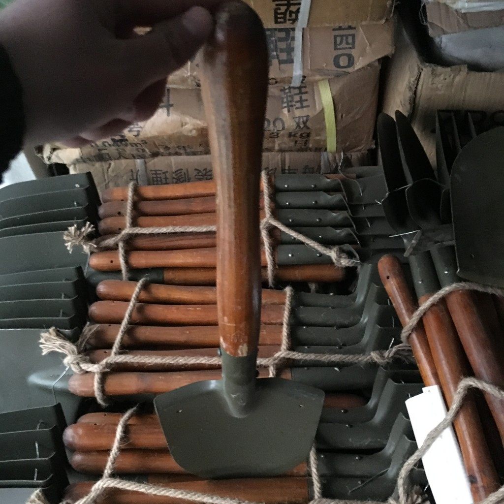 工兵正品库存老军6070年代锰钢户外木柄小军工兵铲