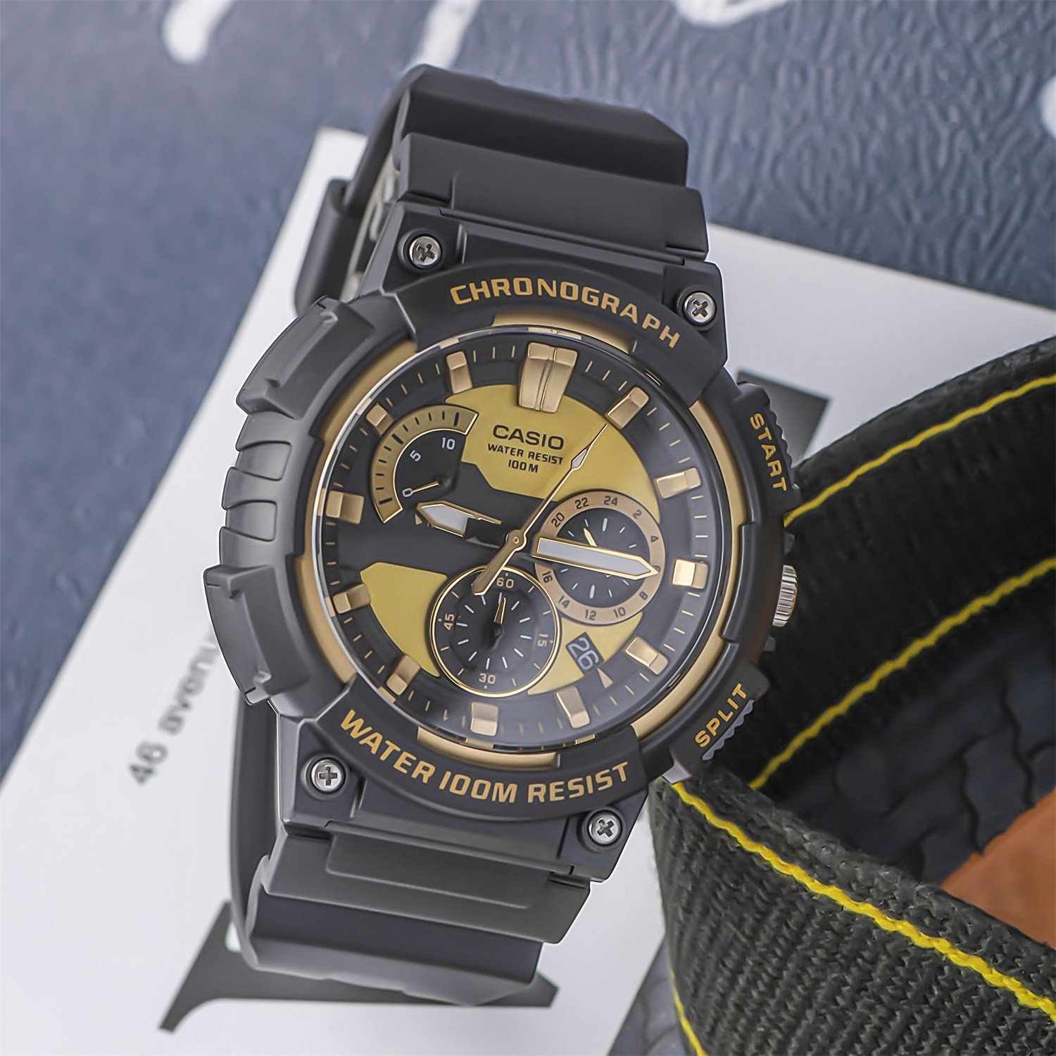 卡西欧经典防水运动日韩男款手表黑金金色mcw200h日韩腕表