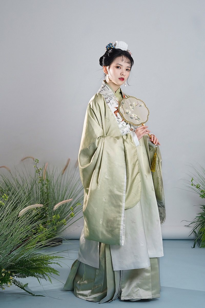 遥居春山蔼蔼明制原创汉服春款小鹿绣花对襟汉服