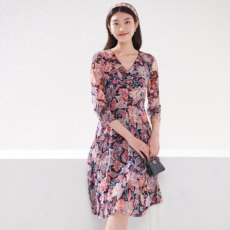 珂莱蒂尔女装2022夏季新款正品时尚v领收腰印花连衣裙子kf08081q4