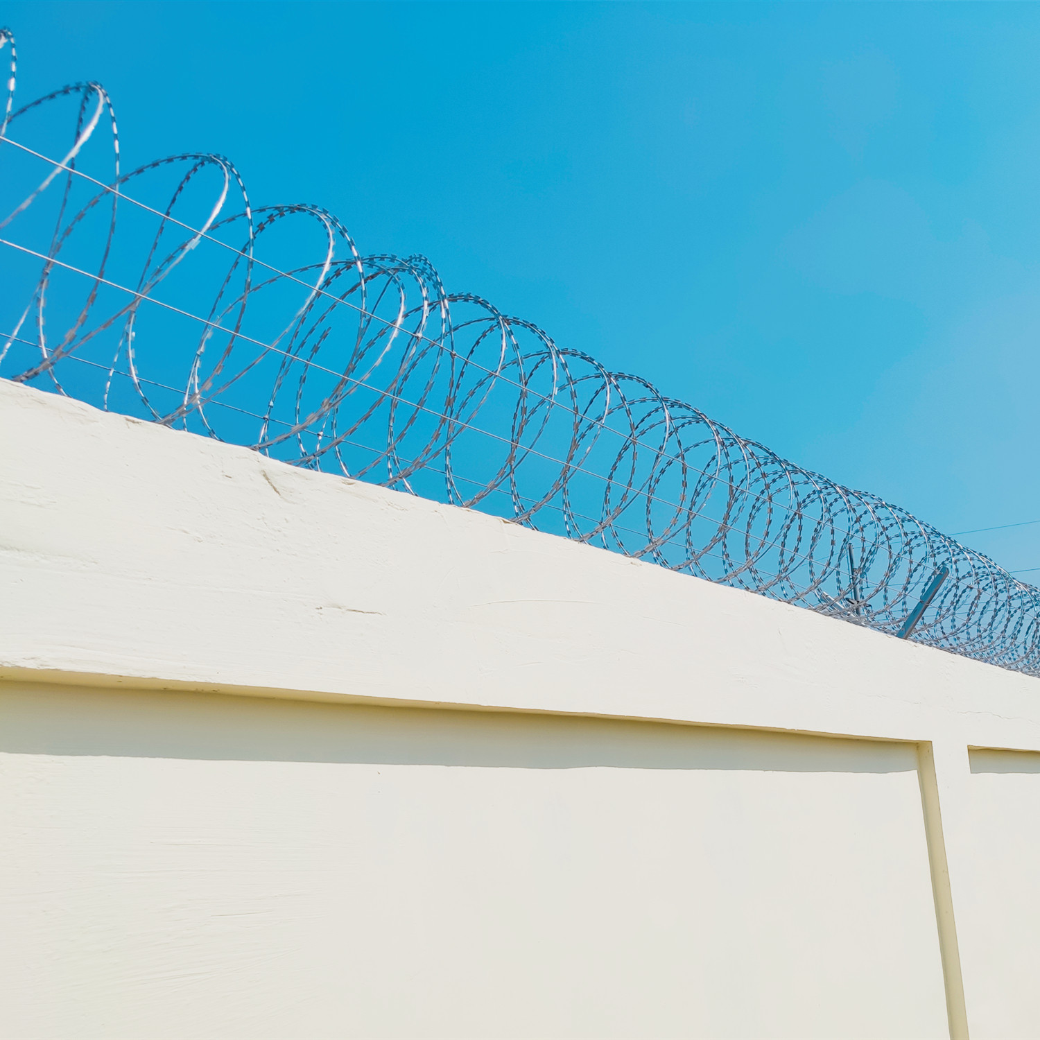 防盗刀片刺绳刺丝滚笼刀刺网围墙护栏防爬刺铁护栏