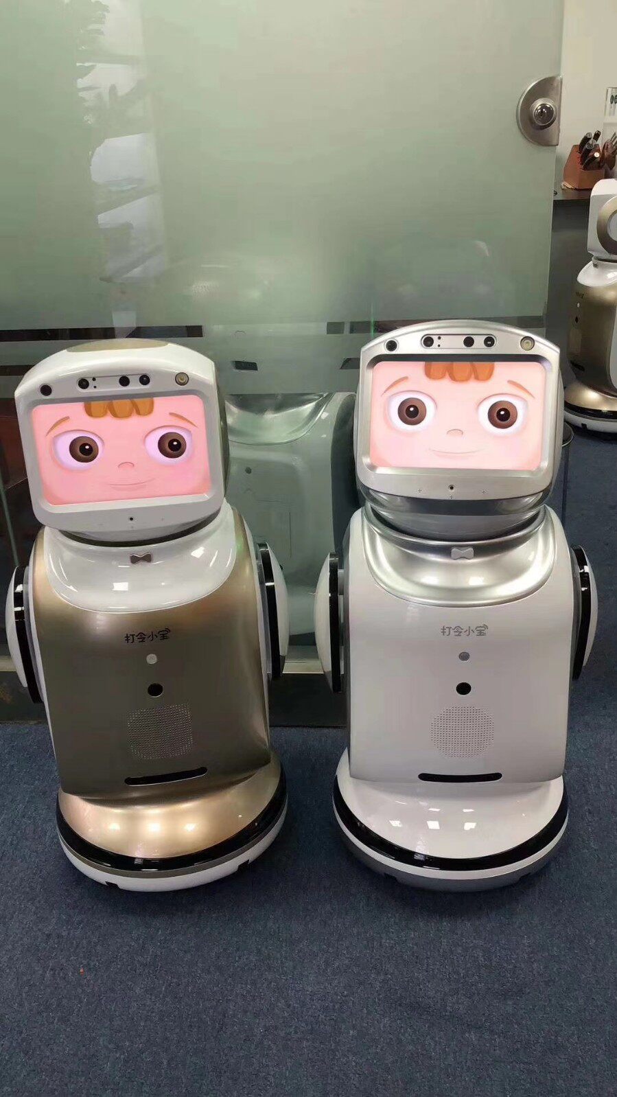 小宝特里打令智能对话投影视频陪伴全新系统机器人