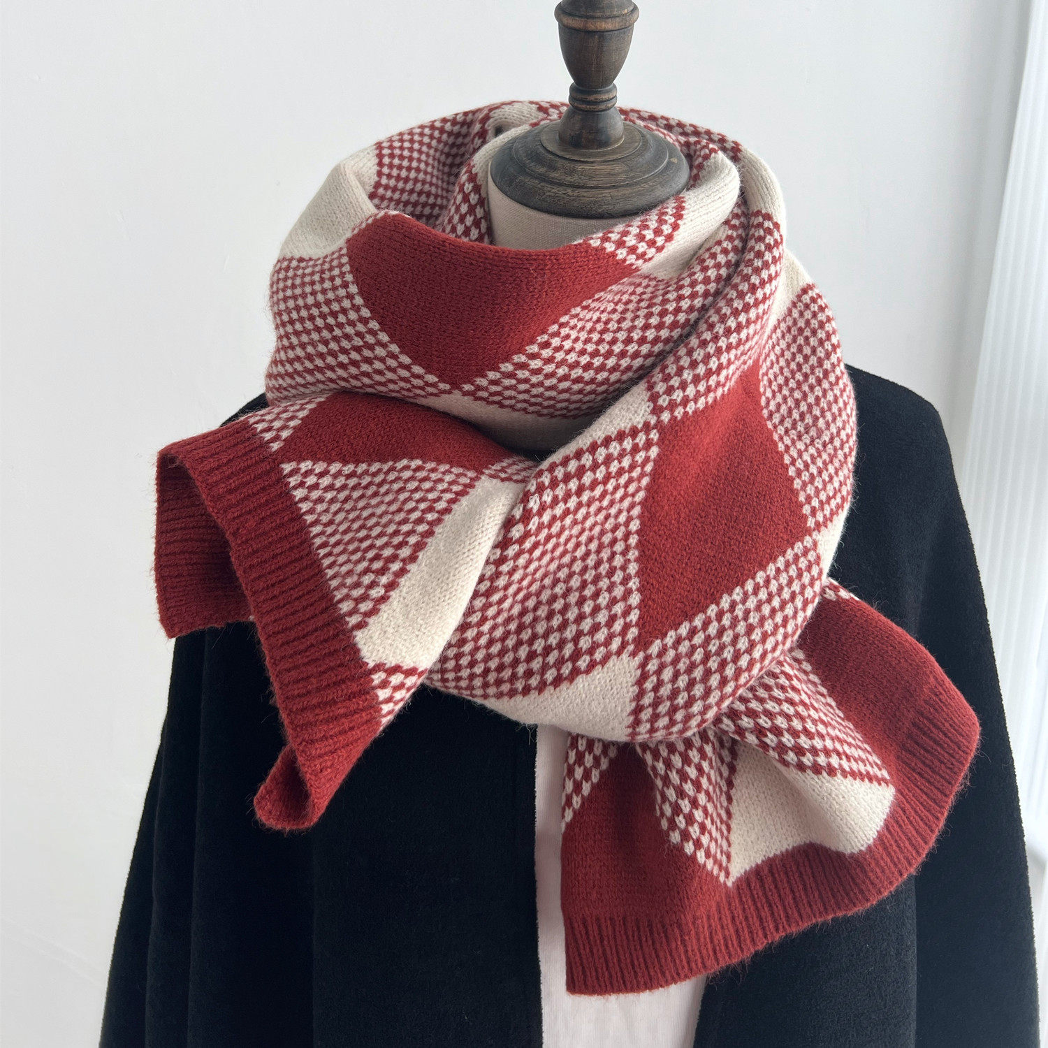 2022新款网红黑白拼色菱形格子围巾冬季针织围巾