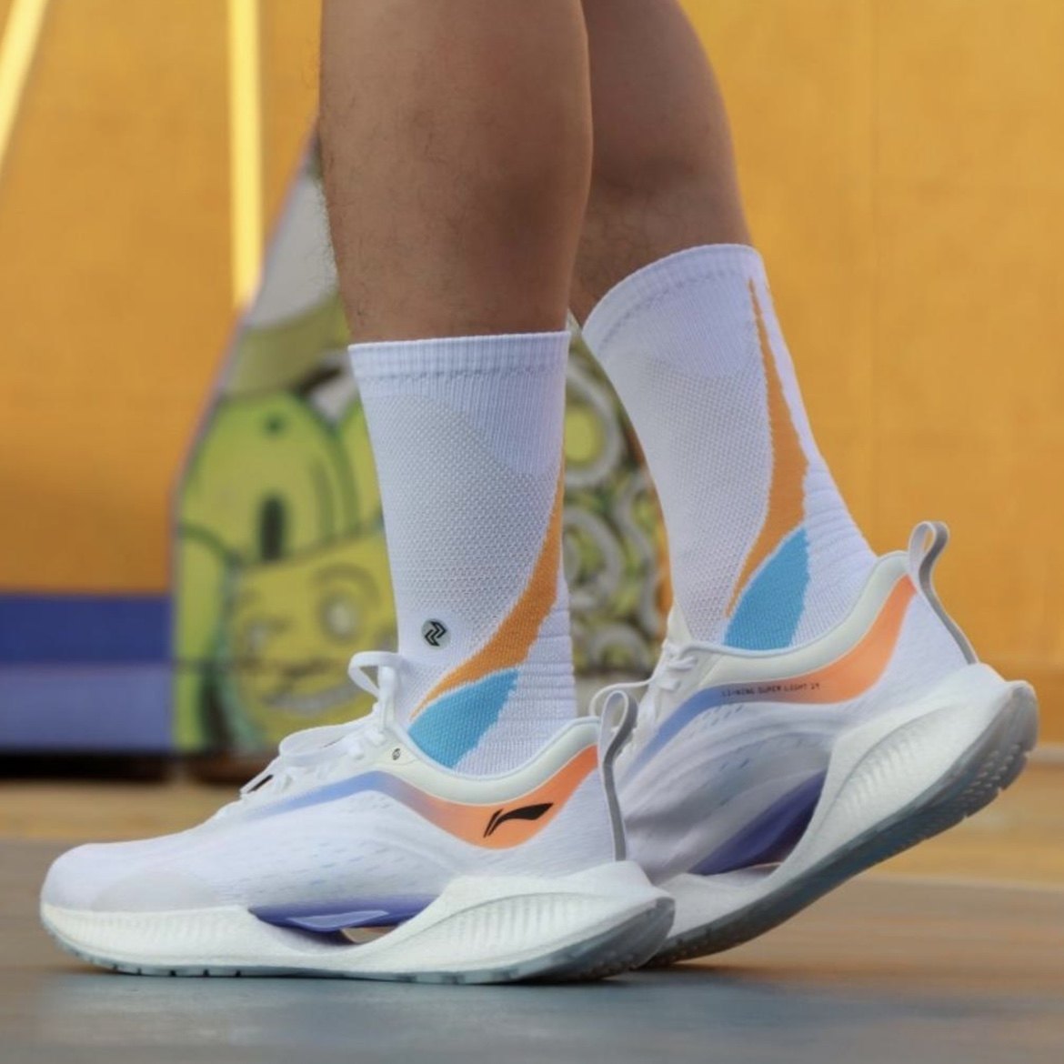 炫火体育李宁lining超轻19代科技软弹轻便透气跑步鞋