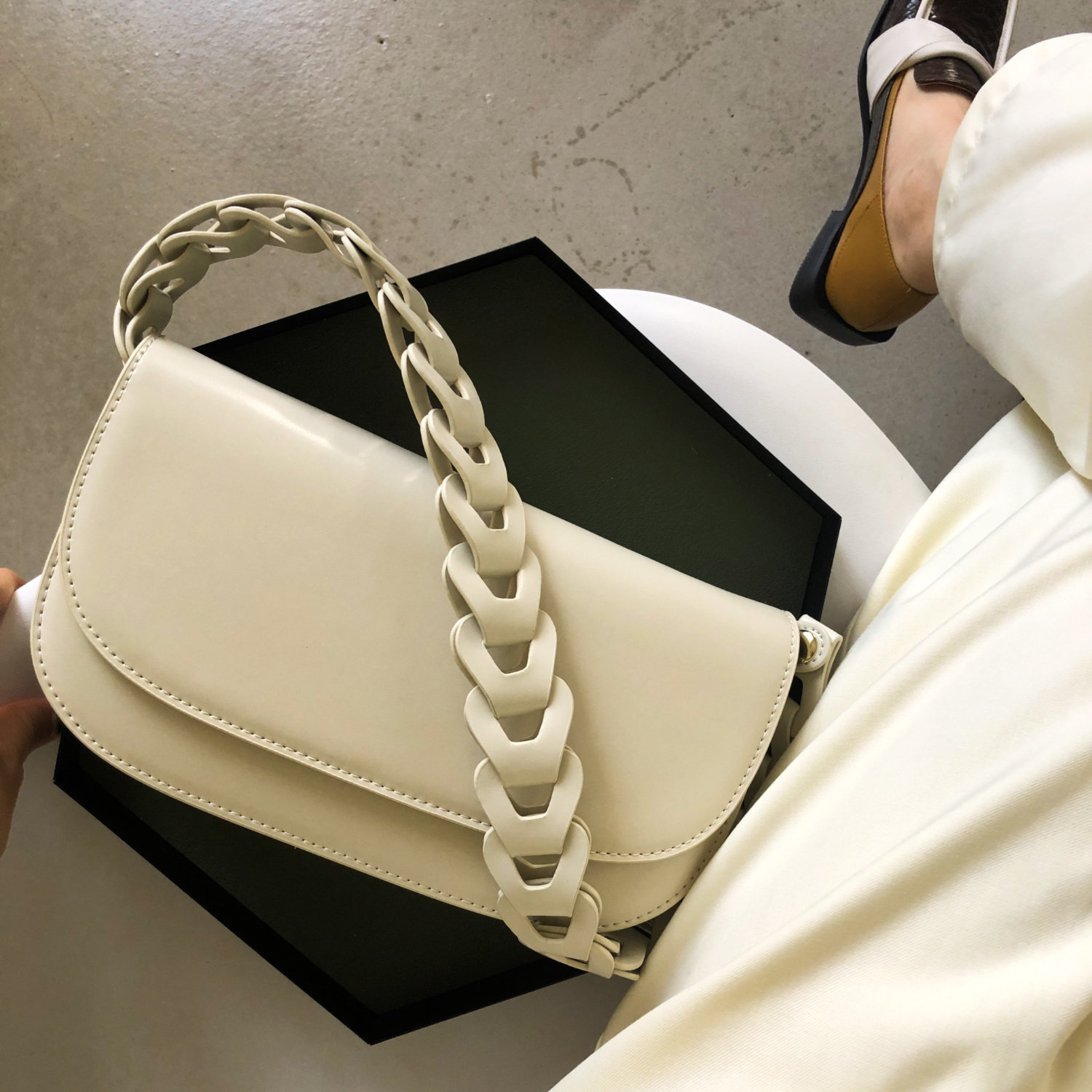 ezro柠檬泡芙麻花编织真皮法棍包腋下百搭斜挎腋下包