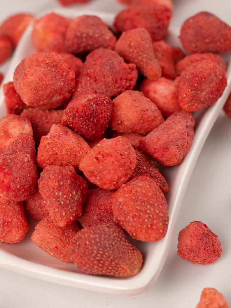 草莓冻干干整颗一斤烘焙雪花原料干果粒脆片草莓干