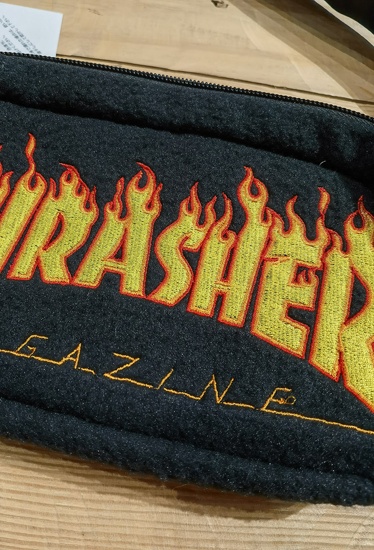 thrasher火焰黑色毛绒胸包男女单肩斜挎包运动时尚挎包