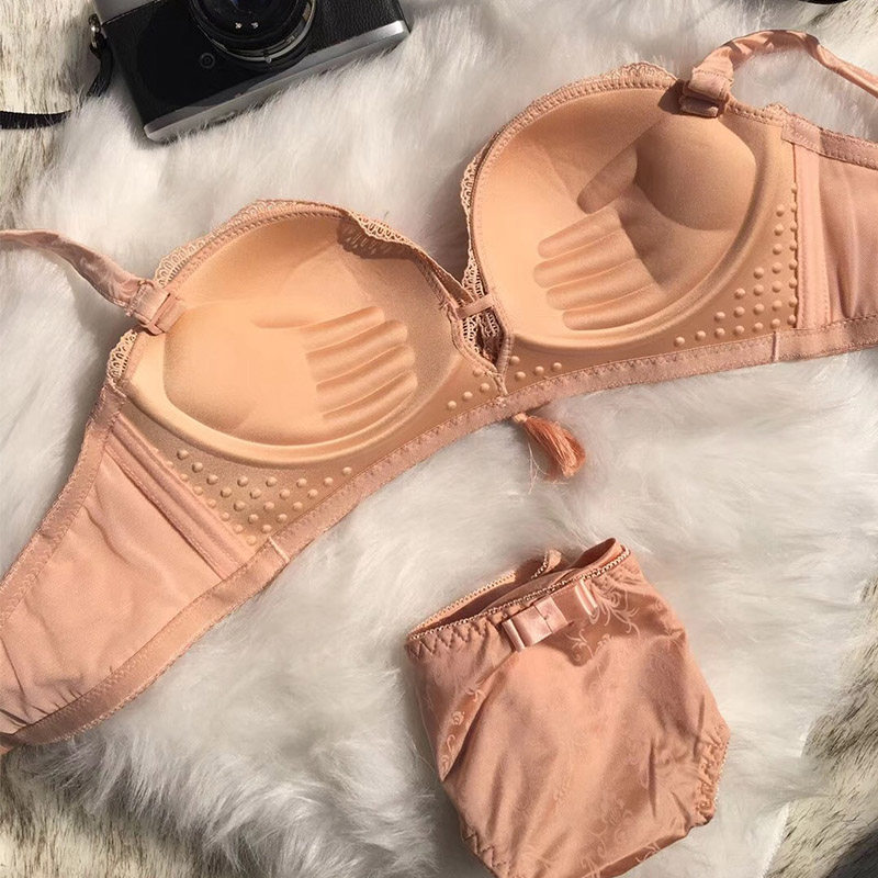 本命红复古风宫廷性感流苏内衣女无文胸套装