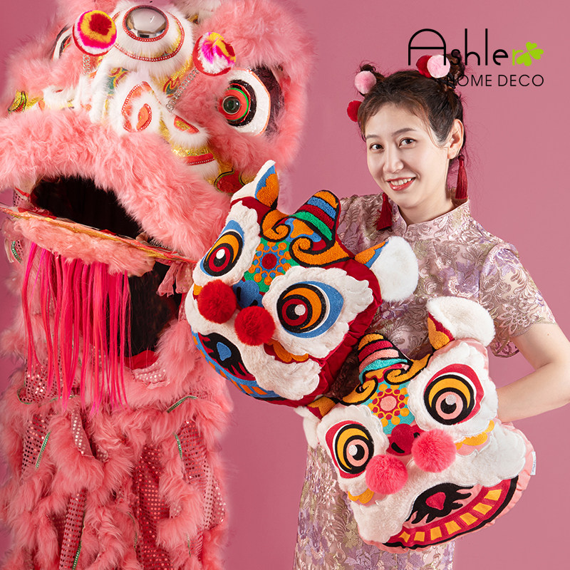 爱诗乐醒狮抱枕暖手靠垫可插手新中式办公室午睡女生睡觉国潮靠枕