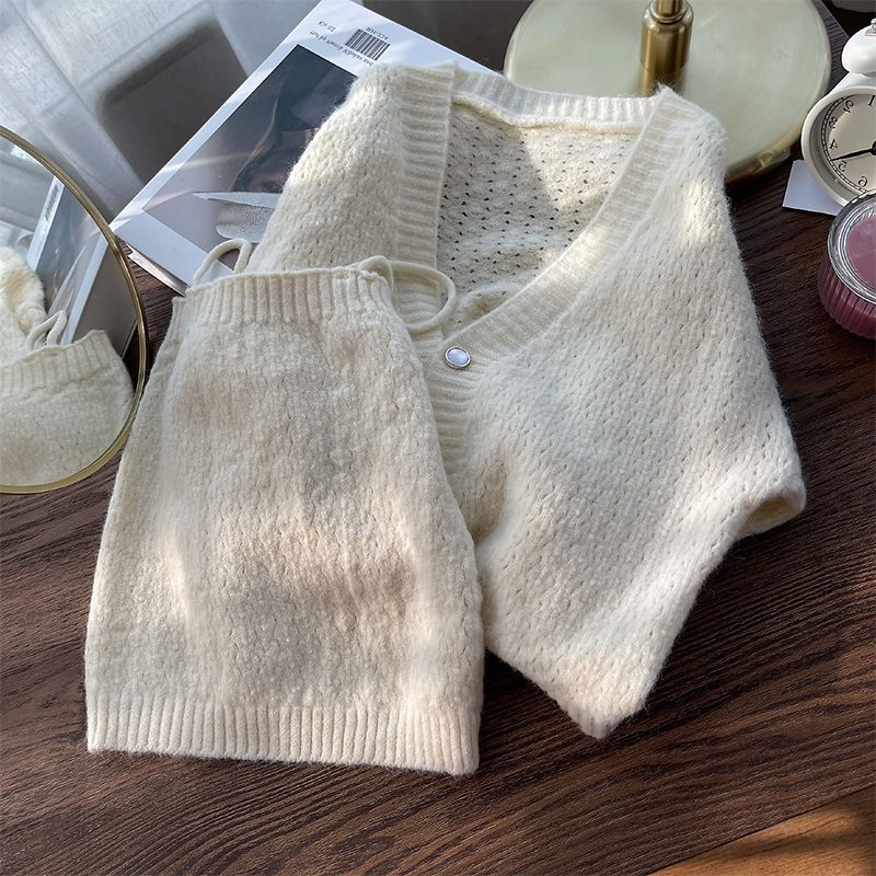 Tstz阿四 2021年秋新品短款毛衣开衫设计感个性气质吊带女两件套