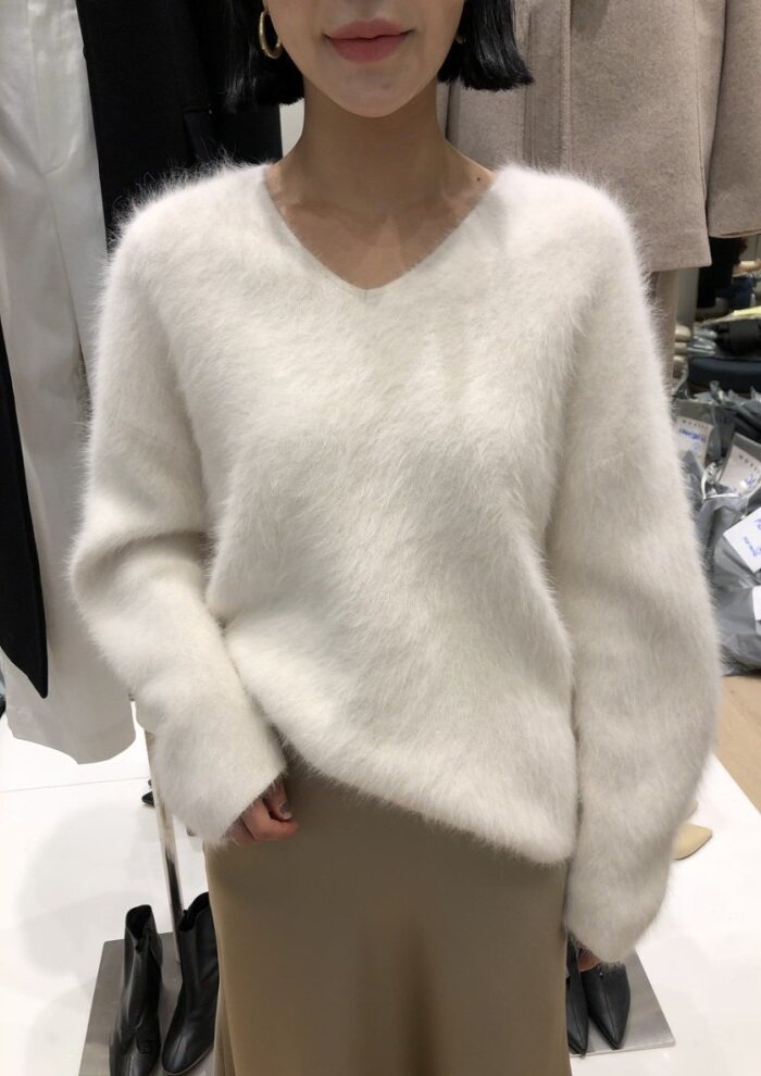 绒白色v领毛衣女秋冬韩国套头宽松加厚毛绒绒针织衫上衣潮 - 闺果服饰