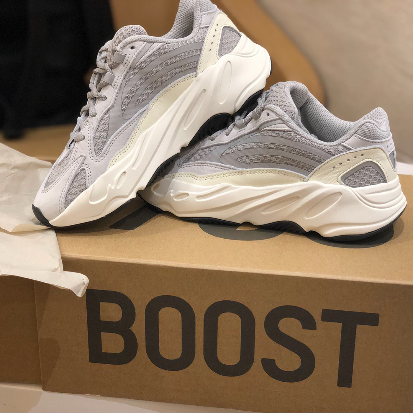 帝奥椰子700v2莆田灰白纯原反光运动跑步情侣时尚休闲鞋