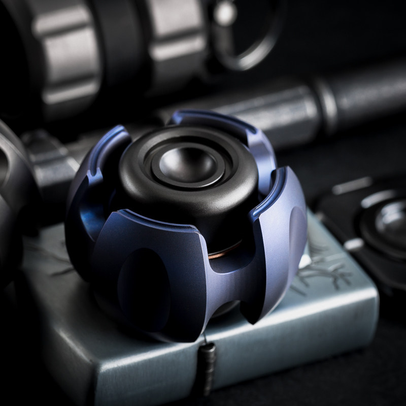 傲娇老铁匠指尖陀螺绝版edc 钛合金指间手指减压解压神器噪音玩具