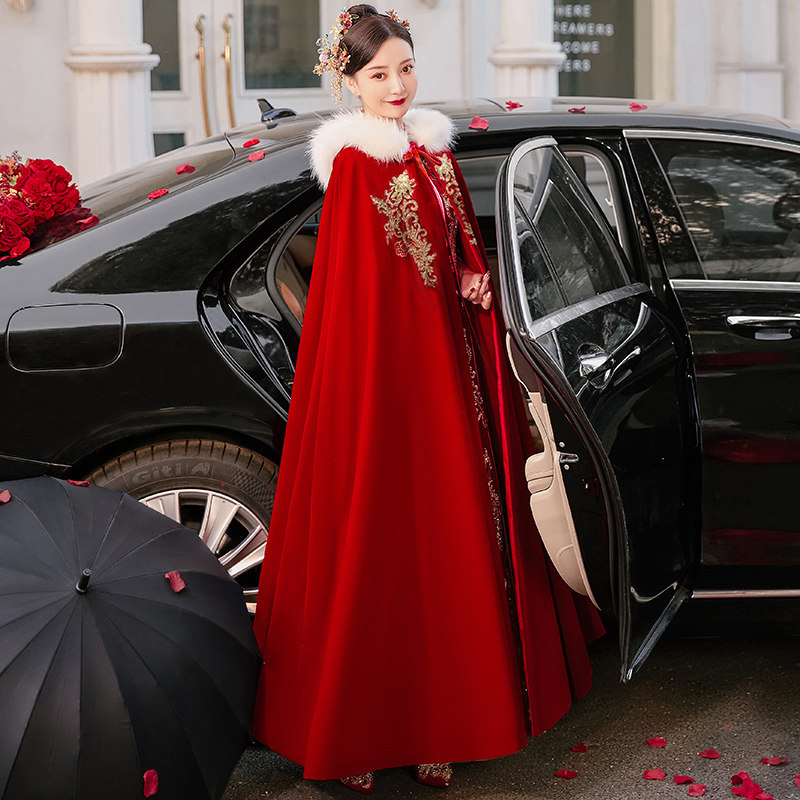 冬季新娘披肩2020新款结婚礼服披风秀禾服斗篷加厚保暖红色长外套