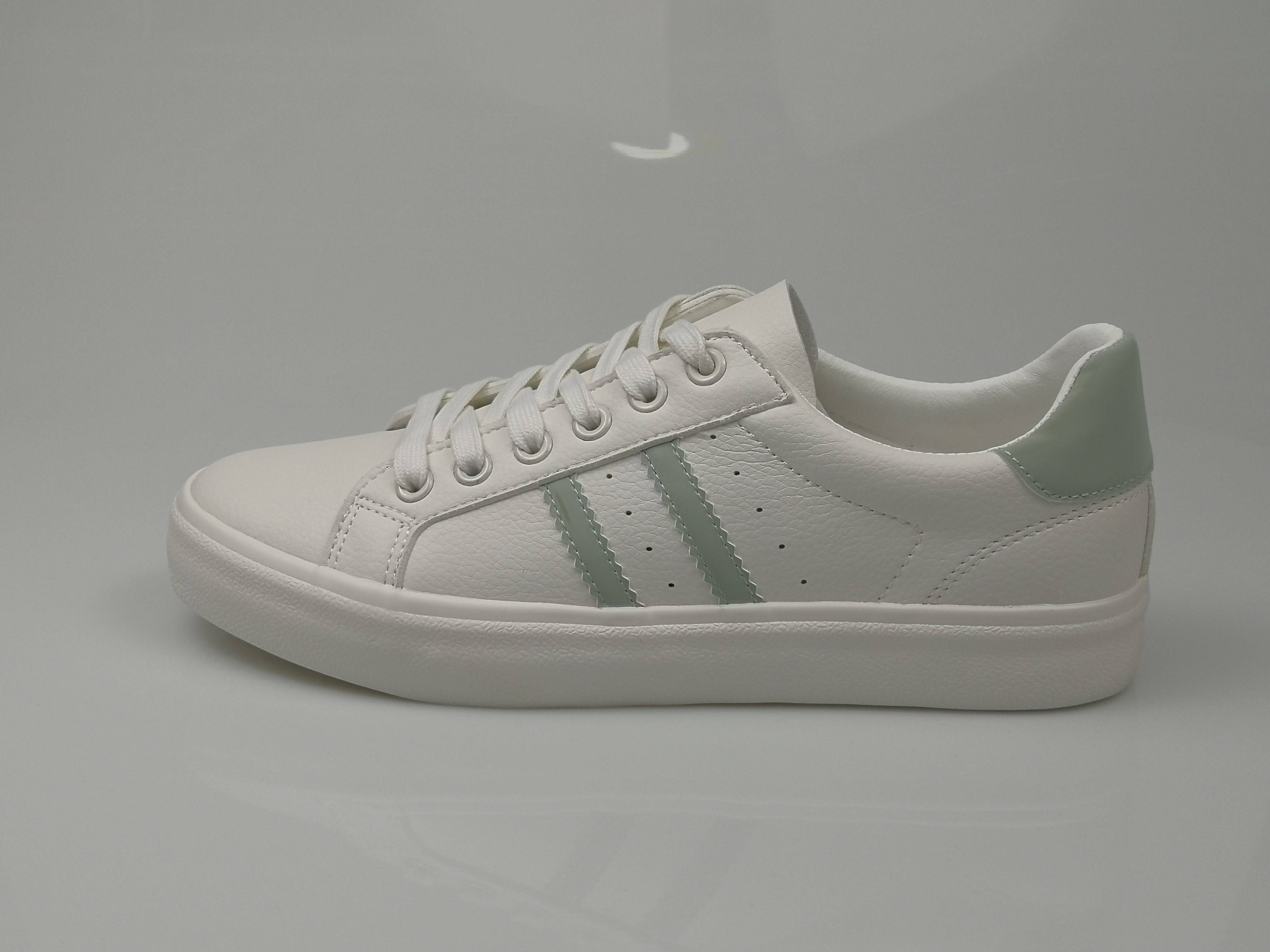 hotwind 热风女士帆布鞋板鞋新款秋季百搭小白鞋运动休闲女鞋包邮