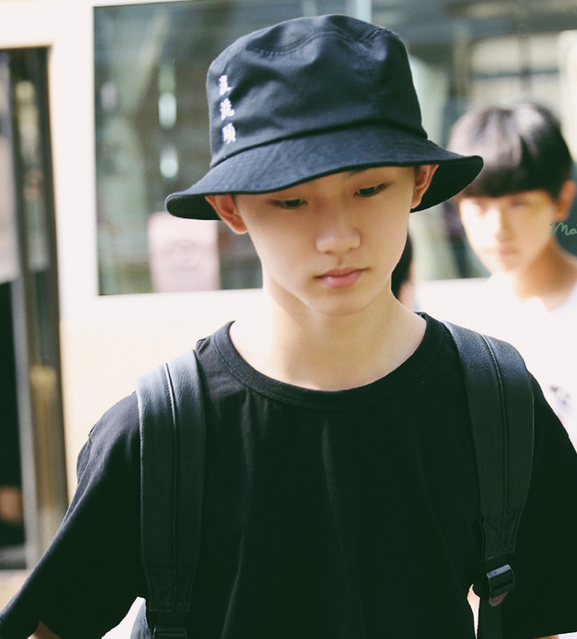 马嘉祺机场同款黑色洗头渔夫帽子冬季潮人百搭帽子