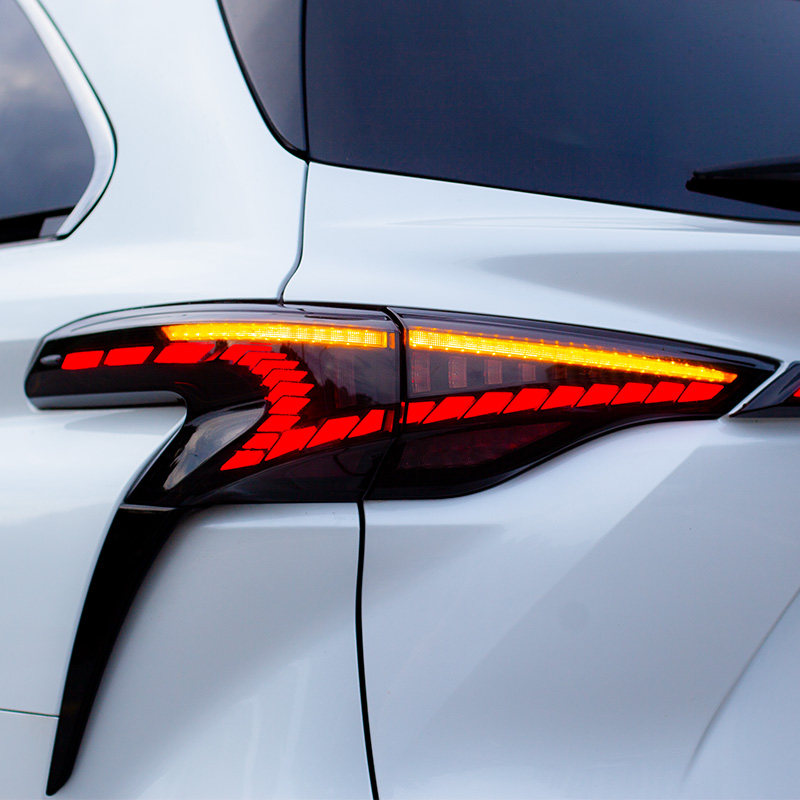 尾灯适用于21-22款丰田田赛总成改装塞纳led贯穿尾灯总成