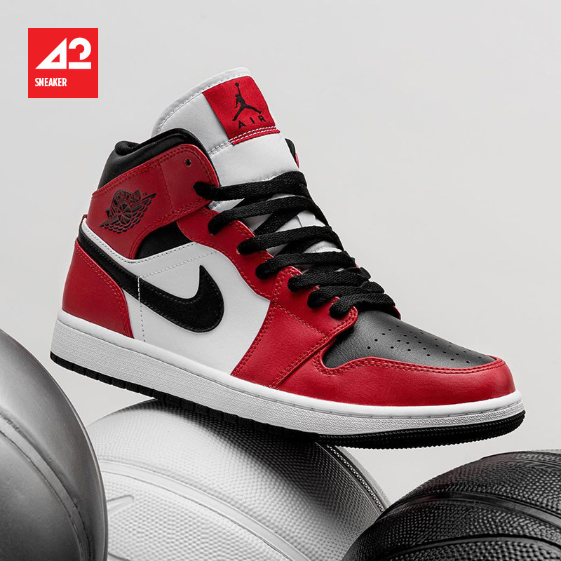 现货运动airjordanmidaj1小芝芝加哥黑白554725554724069篮球鞋