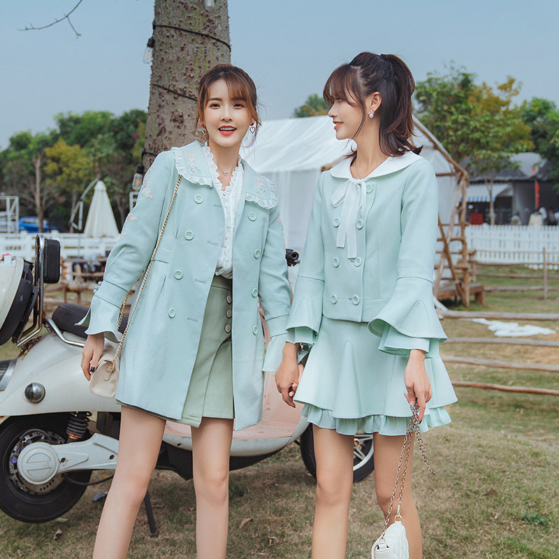 atar春装闺蜜两件套装双排修身喇叭袖短短外套时尚套装