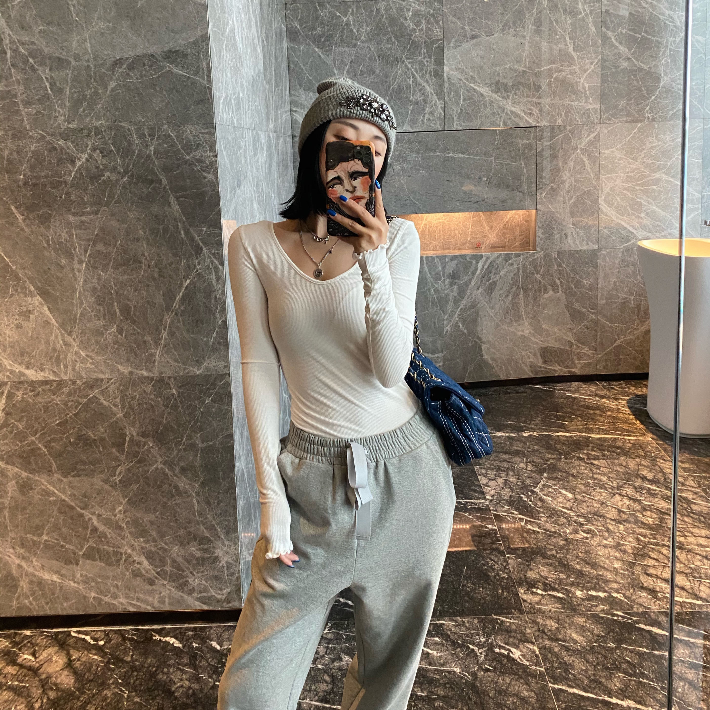 张芮妮 早春新品性感洋气u领两面穿打底上衣三色 本期必入基础款