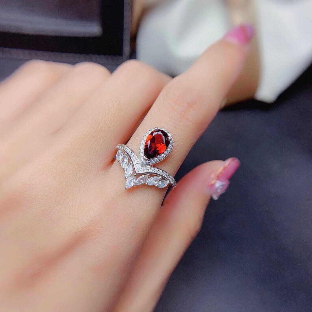 天然莫桑比克石榴石水滴红宝石戒指精工s925纯银托皇戒指