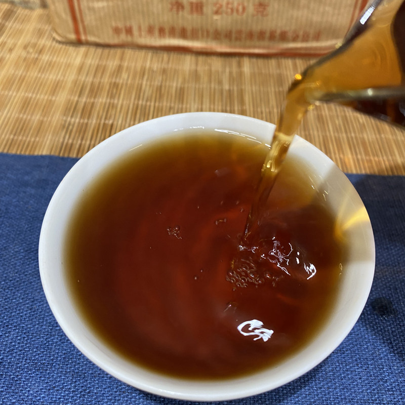 中茶80年代玫瑰红7562普洱茶熟茶云南干仓老茶紧压普洱